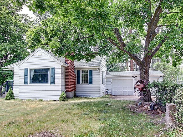 2405 Gilbert Ave photo 4