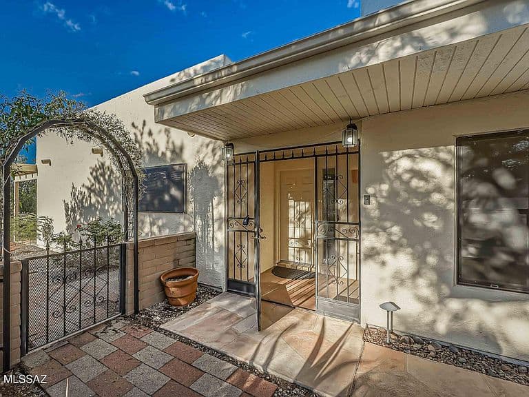 1532 W Calle Mendoza photo 3