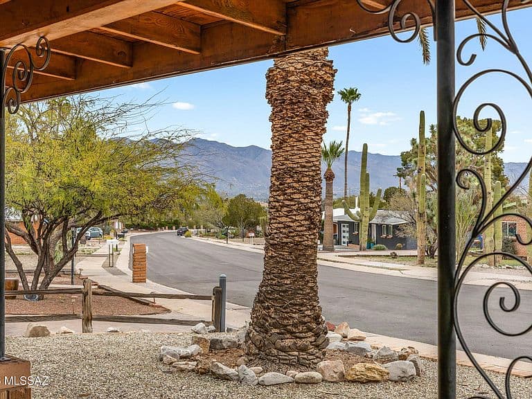 1974 W Calle Mecedora photo 5