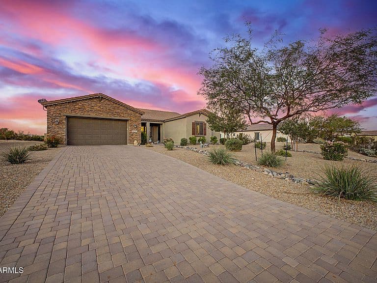 19232 W ECHO Lane photo 1