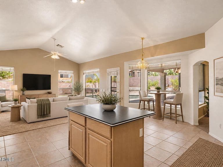 1726 E ROSS Avenue photo 4