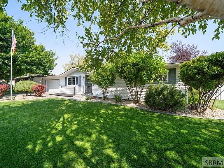 235 Spruce St photo 2