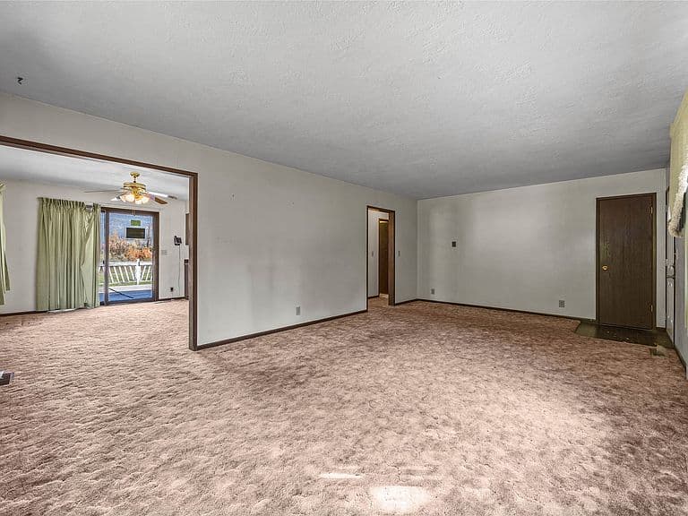 18380 Mullan Rd photo 4