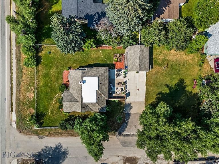 1331 W Park St photo 2