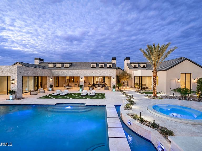 7031 E Paradise Dr photo 1