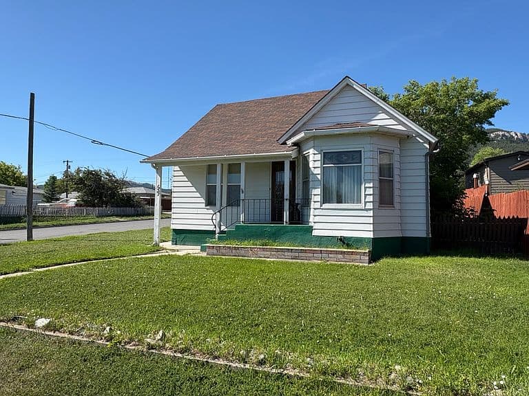 1201 Leslie Ave photo 1