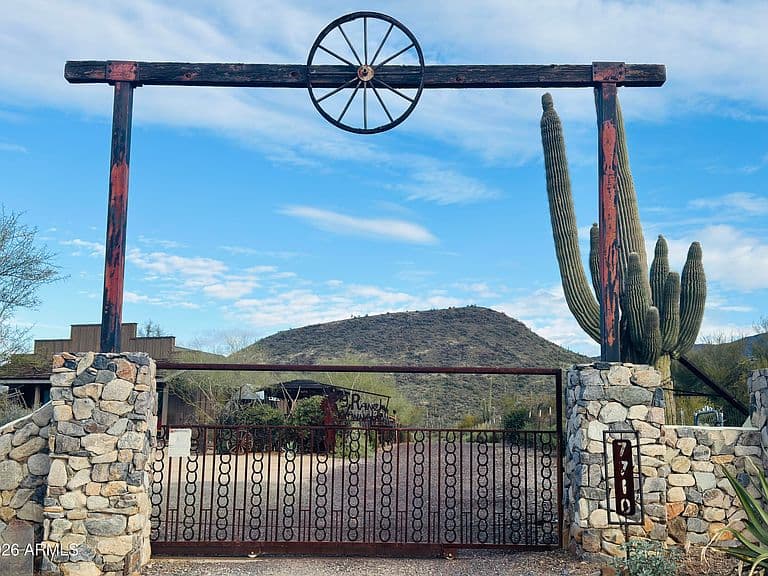 7710 E ARROYO Road photo 1