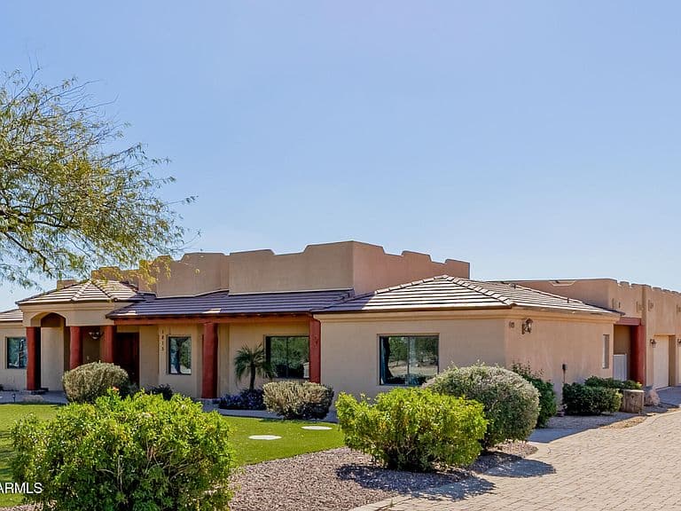 1815 W Maddock Rd photo 4