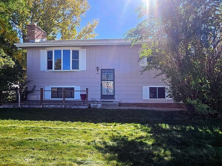 1120 Russell Ave photo 1
