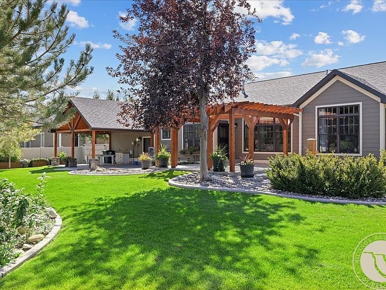 1215 Vineyard Way photo 2