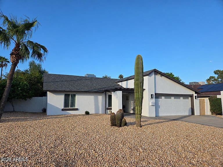 2602 E LARKSPUR Drive photo 2