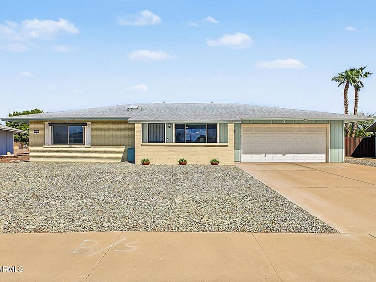 12221 N COGGINS Drive photo 1