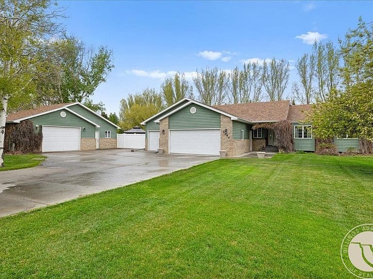 1340 Cloverleaf Pl photo 1