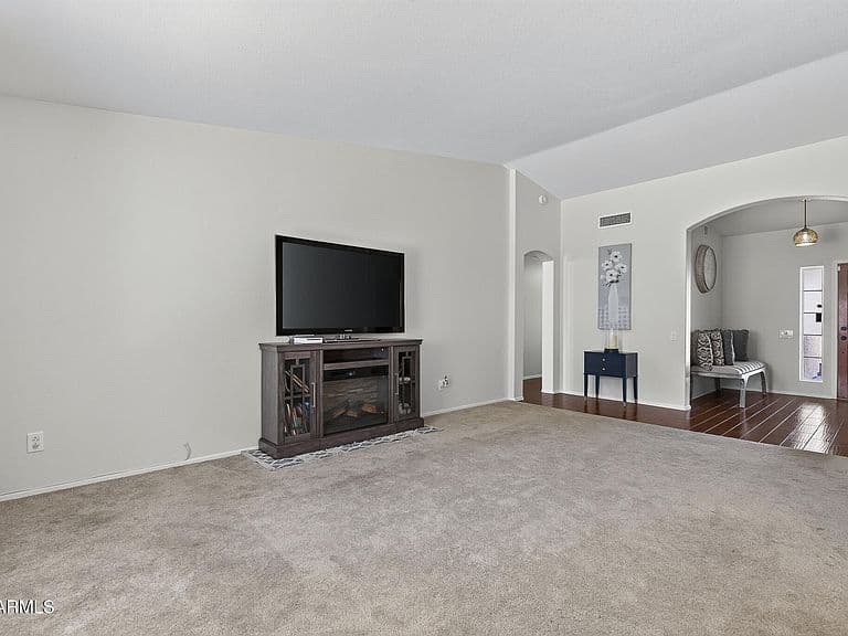 3319 E ROSEMONTE Drive photo 4