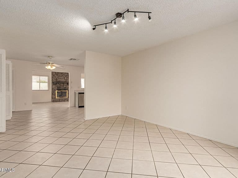 5915 S Parkside Dr photo 4