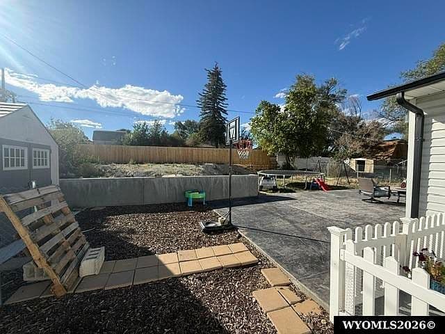 240 Bramwell St photo 3