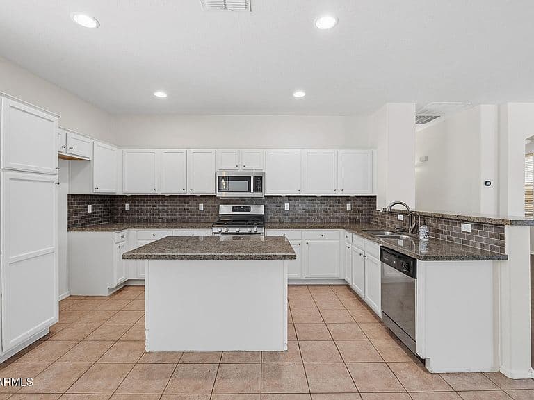 3096 E RAVENSWOOD Drive photo 4