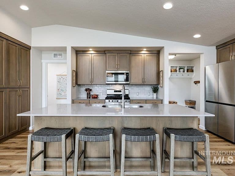 348 W Radiant Rdg photo 5