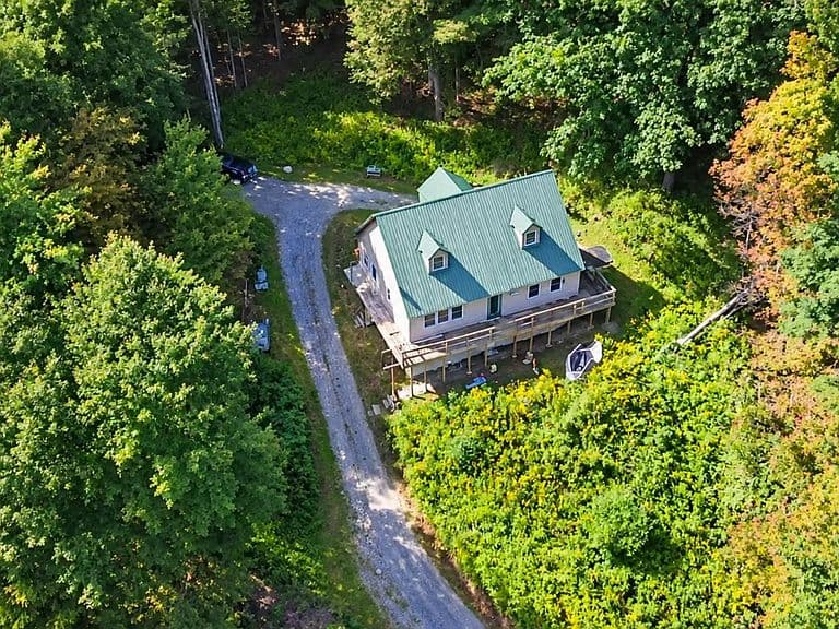1725 Shaftsbury Hollow Road photo 2