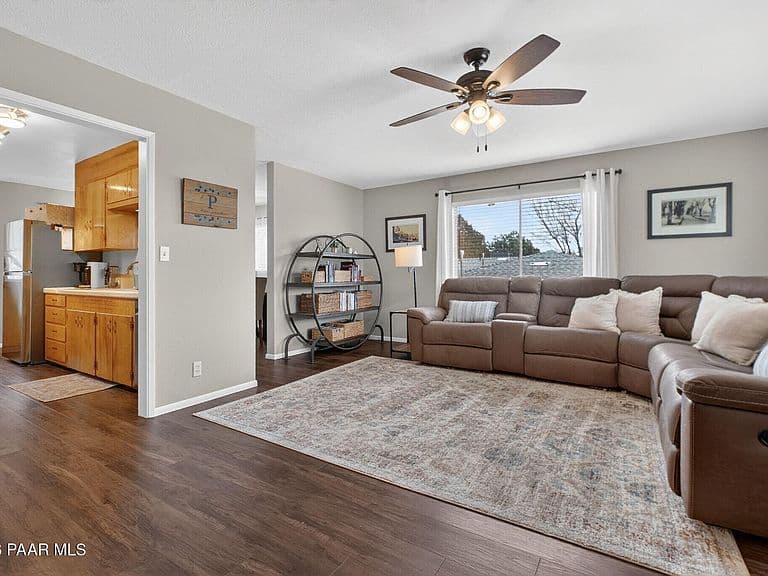 626 Flora St photo 3