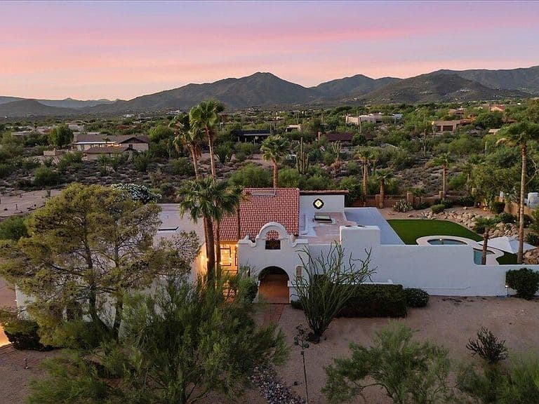 8956 E VENUS Drive photo 3