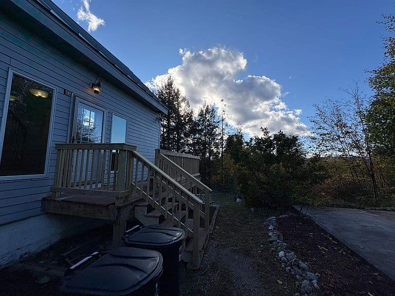 15 Richards Lane photo 2