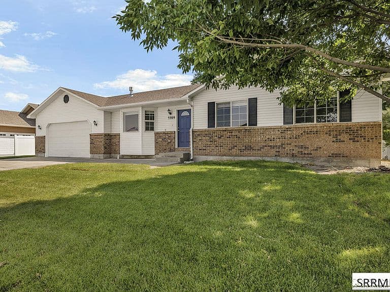 1109 S Diamond Cir photo 2