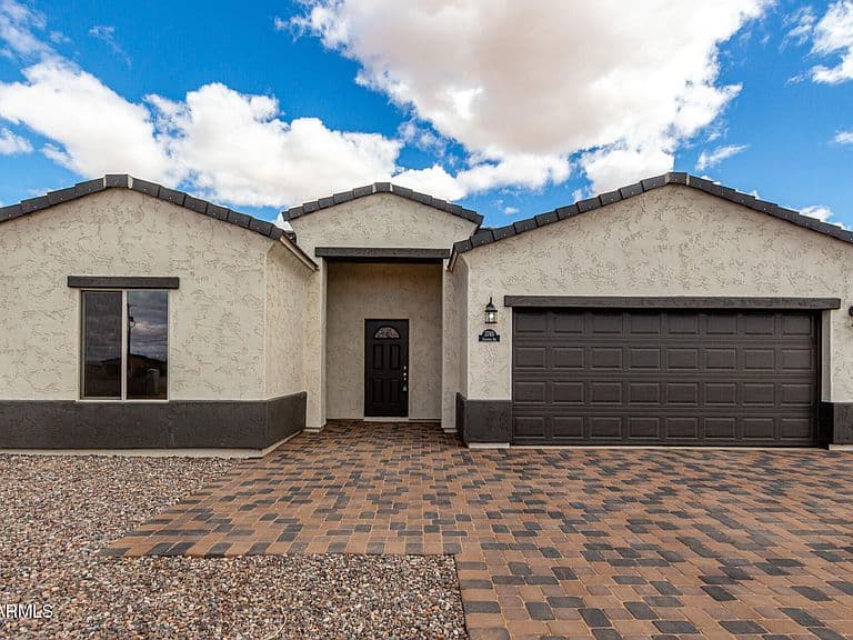 4065 N MONARCH Drive photo 1