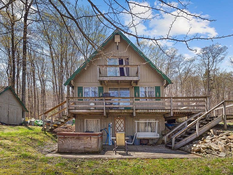 393 Tanglewood Drive photo 4