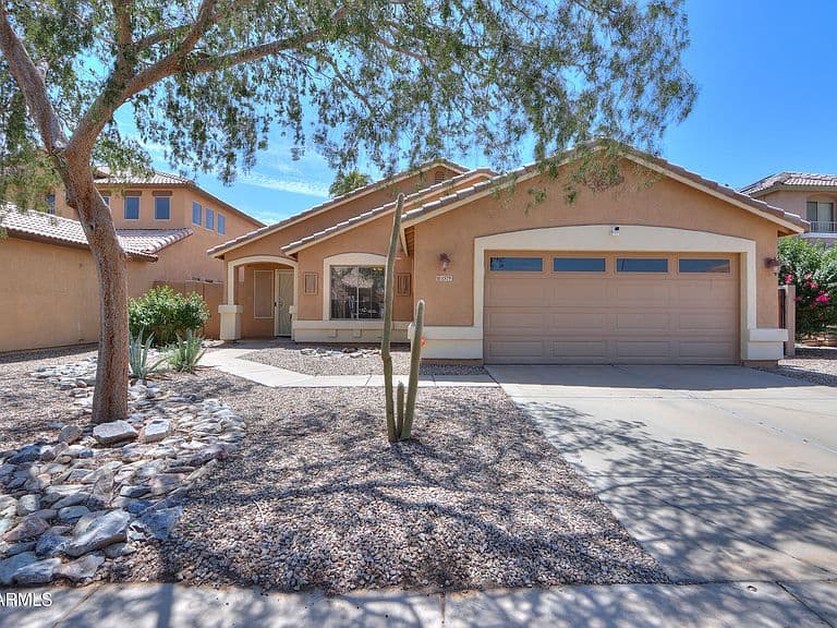 1579 E EAGLE Court photo 1