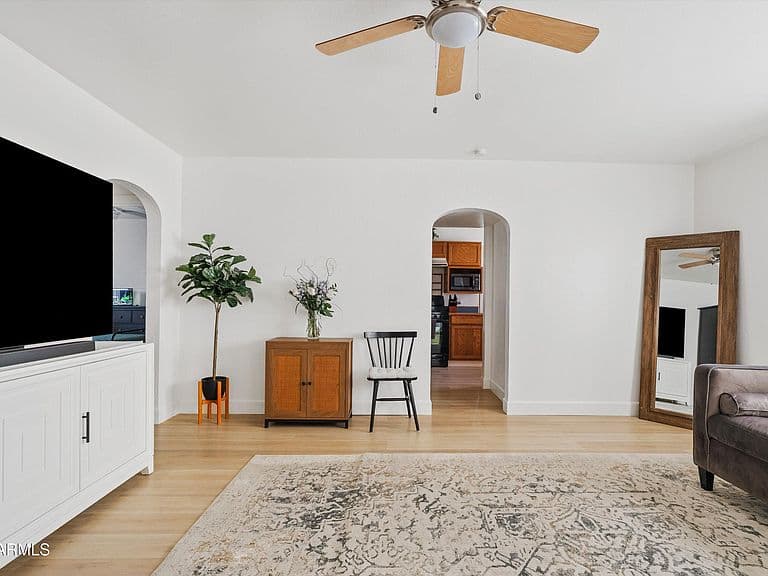 1709 N 16th Ave photo 4