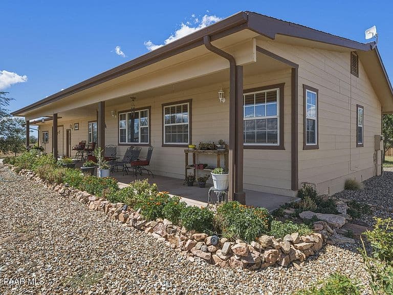 1050 W Ranch House Rd photo 3