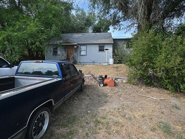 1033 W Loucks St photo 3