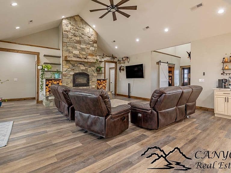 1070 Road 16 photo 5