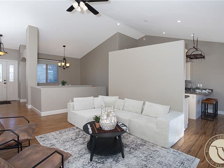 9 Bridle Trails Dr photo 5