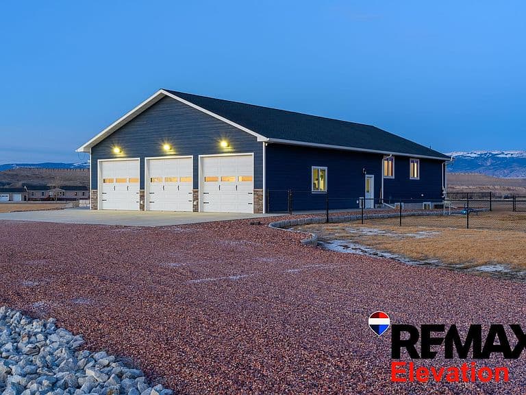 207 Eagle Dr photo 4