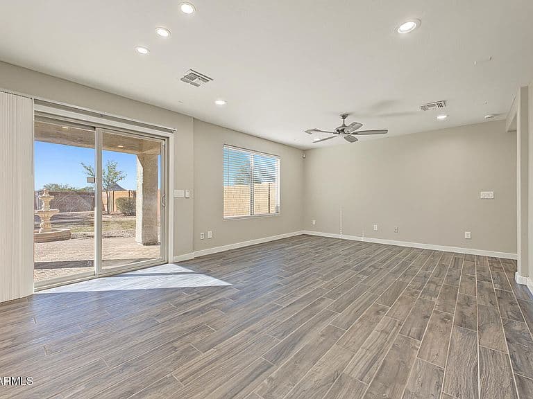 2822 N DAISY Drive photo 3