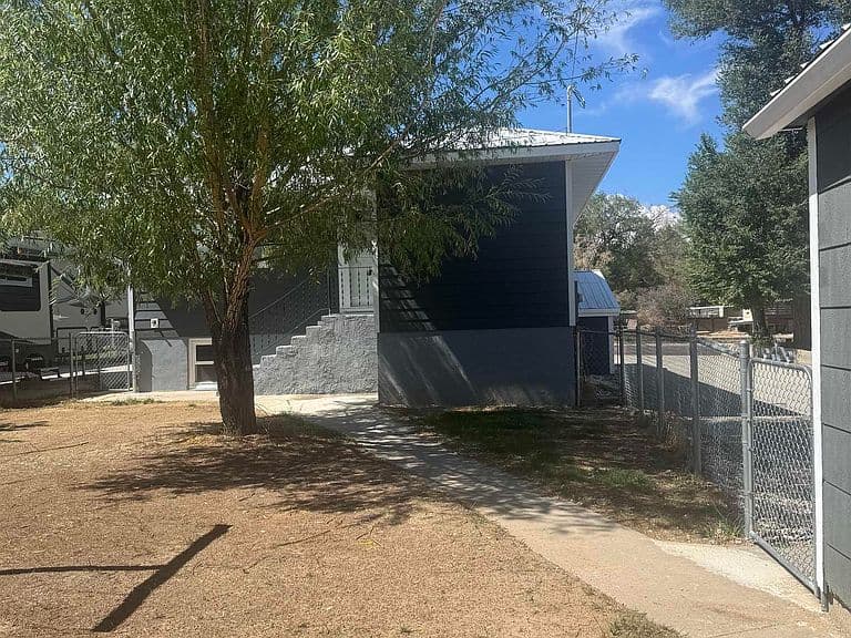 251 Logan St photo 4