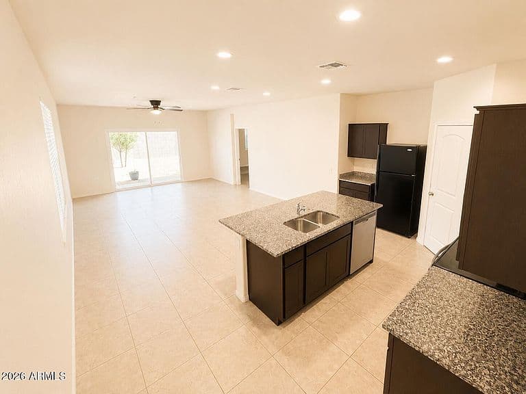 35385 W SAN ALVAREZ Avenue photo 5