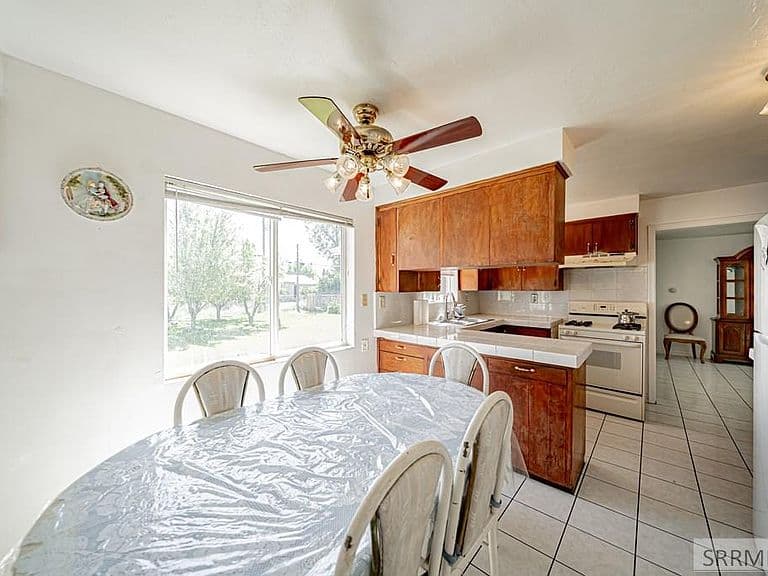 1054 Jefferson Ave photo 5