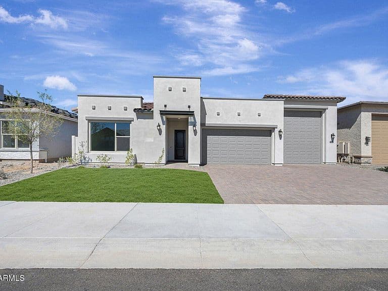 19004 W FLYNN Lane photo 1