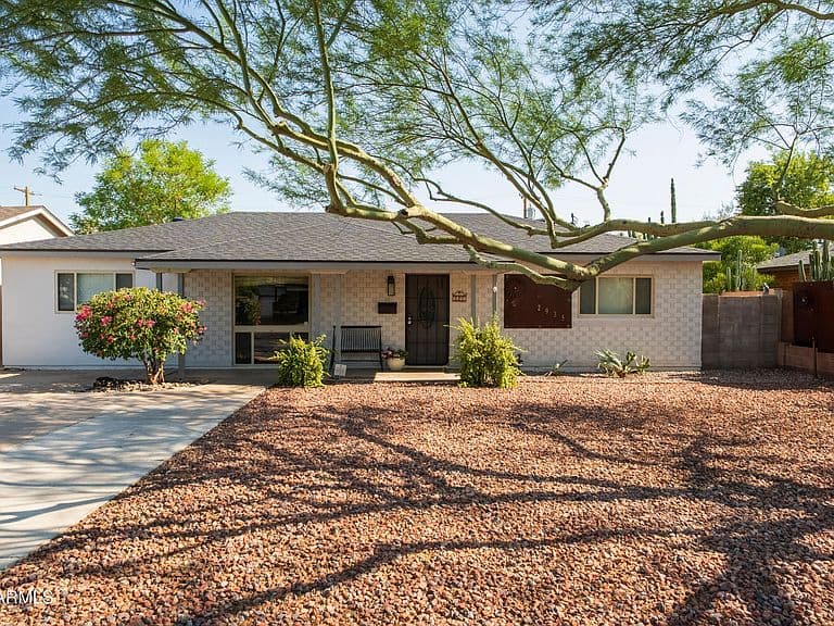 2935 E FLOWER Street photo 2