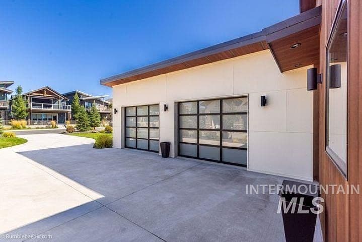 1702 W Bellerive Ln photo 5