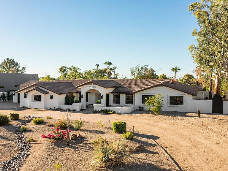 9833 E Desert Cove Ave photo 2