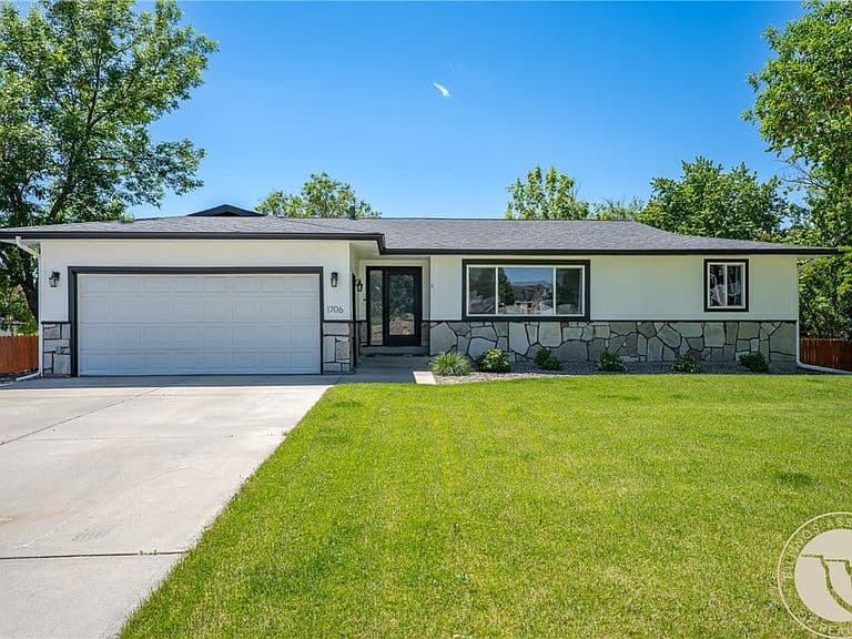 1706 Lake Hills Dr photo 1