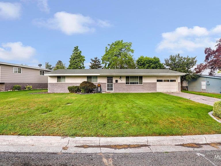 943 Del Mar Dr photo 3