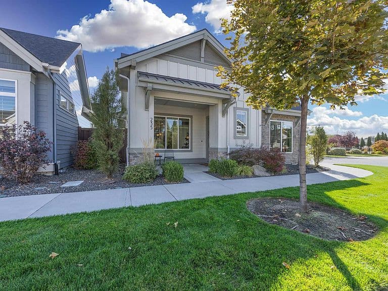 235 W Pavilion Ln photo 1