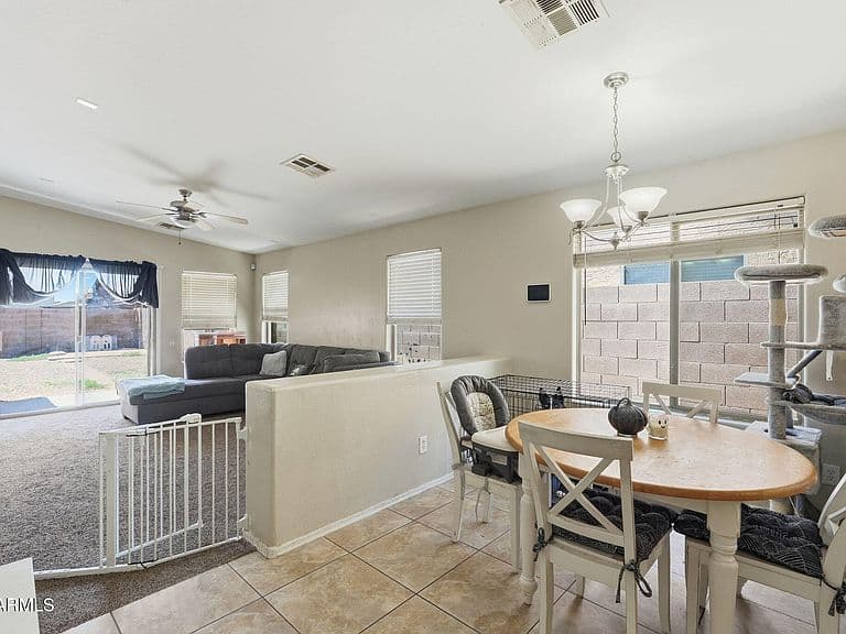 45359 W DESERT GARDEN Road photo 2