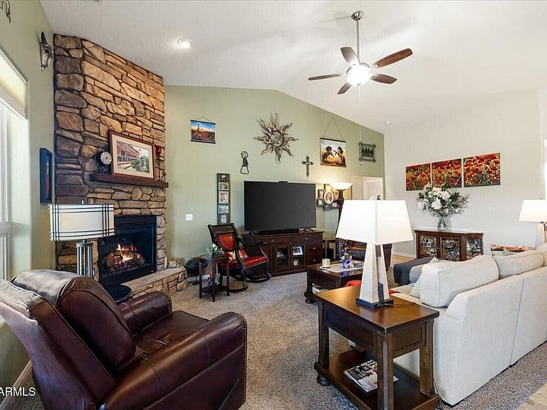 1052 ROUGH DIAMOND Drive photo 5