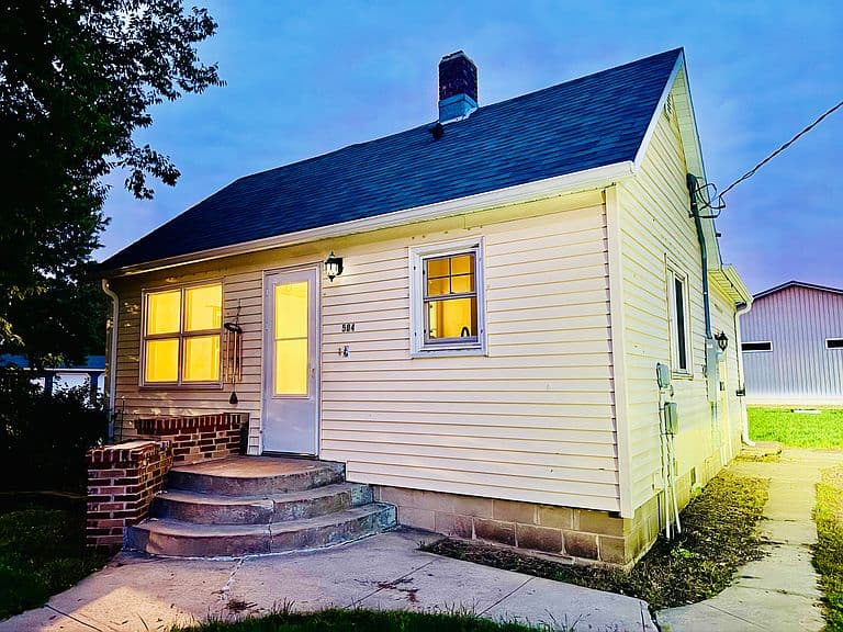 504 S 1st St photo 1